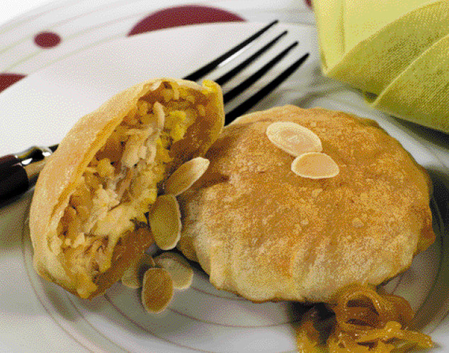 PASTILLA DE TRUITE AUX OIGNONS CONFITS