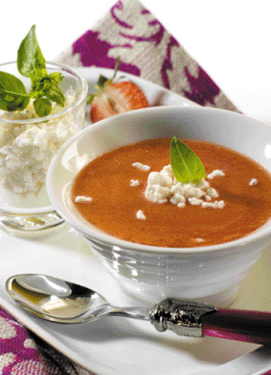 SOUPE FROIDE DE TOMATES GRAPPE ET FRAISES AU COTTAGE CHEESE